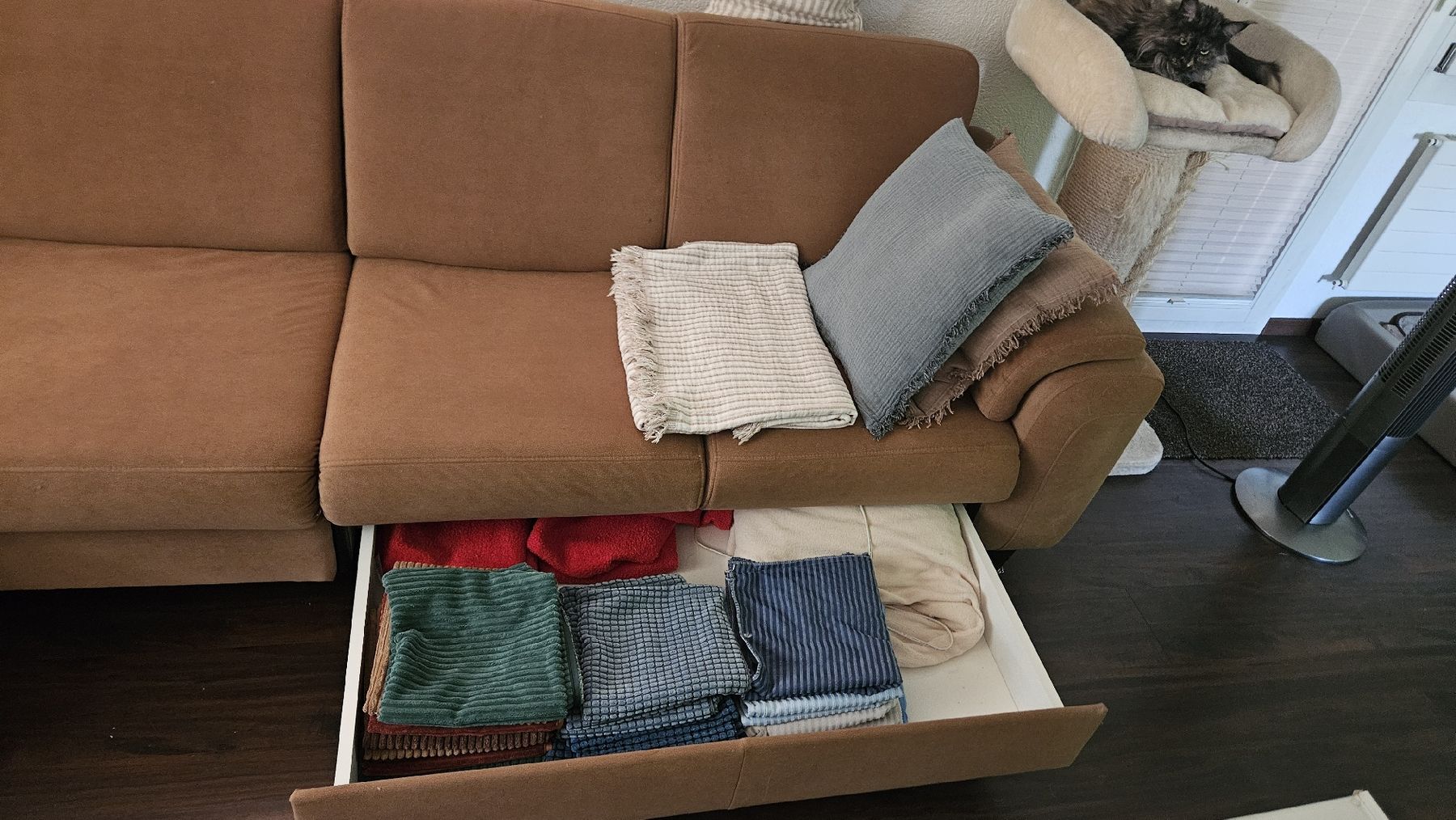 Sofas: schöne Polstergruppe mit Bettfunktion – Gebraucht aus Horw von Ginabasteln 3