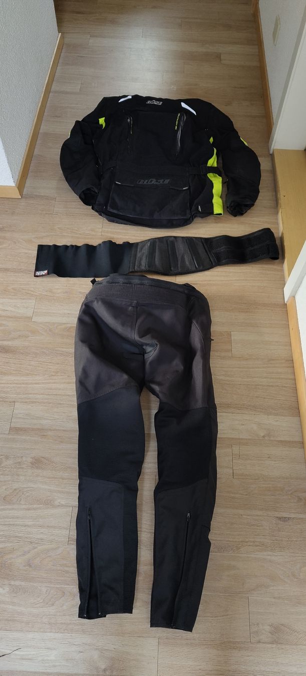 Lotti di vestiti: Motorrad Kleidung – Usato da Willisau venduto da nilsly 1