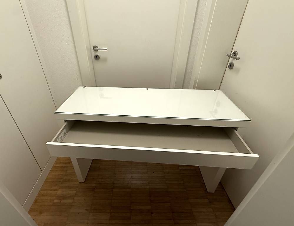 Bureaux: Weisser Schminktisch/Bürotisch – D'occasion à Zürich par ela91821 4