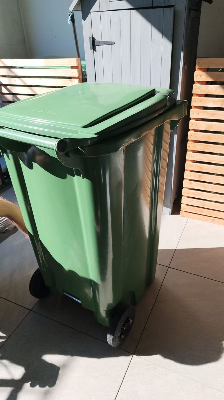 Banconi: Abfallcontainer PlastikGogic, Achtug Riss  – Usato da Kriens venduto da Xonox 3