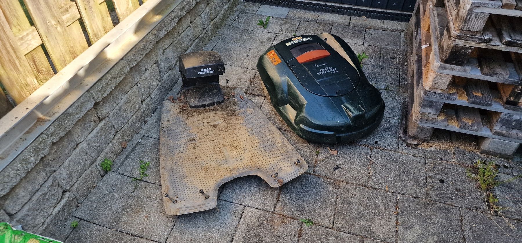 Husqvarna Tagliaerba: Robot de tonte Husqvarna Auto Mower 220AC – Difettoso da Oberschrot venduto da Menox_