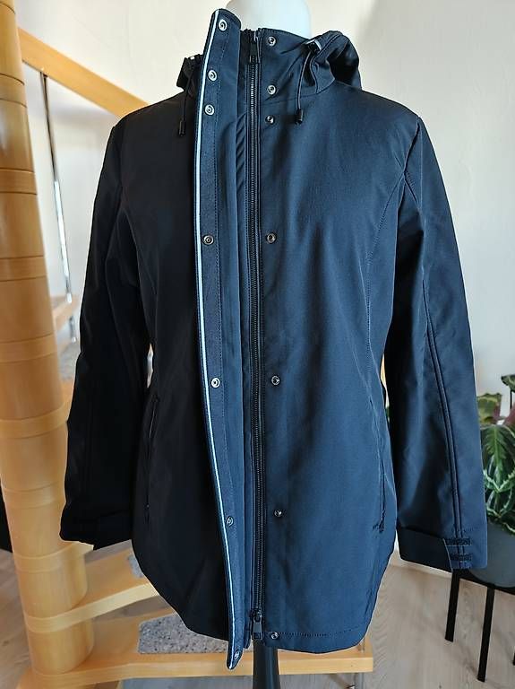 Giacche: C&A Softshelljacke 46 Winddicht Regenjacke Schwarz – Usato da Einsiedeln venduto da nat_5tfl 3