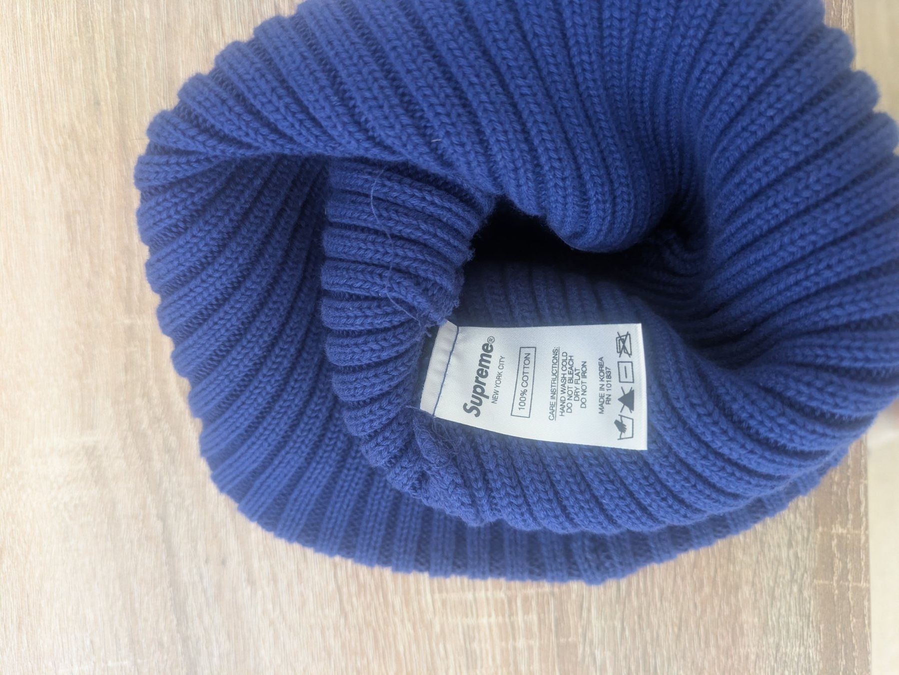 Supreme Copricapi, berretti & cappellini: Supreme Overdyed Beanie Hat Logo Winter Cap – Usato da Losone venduto da AlpineLayer 2