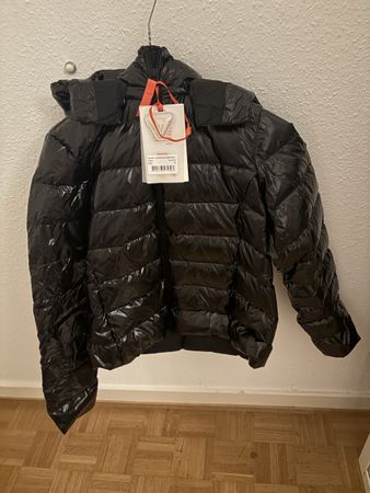 Veste Gertrude noire brillante