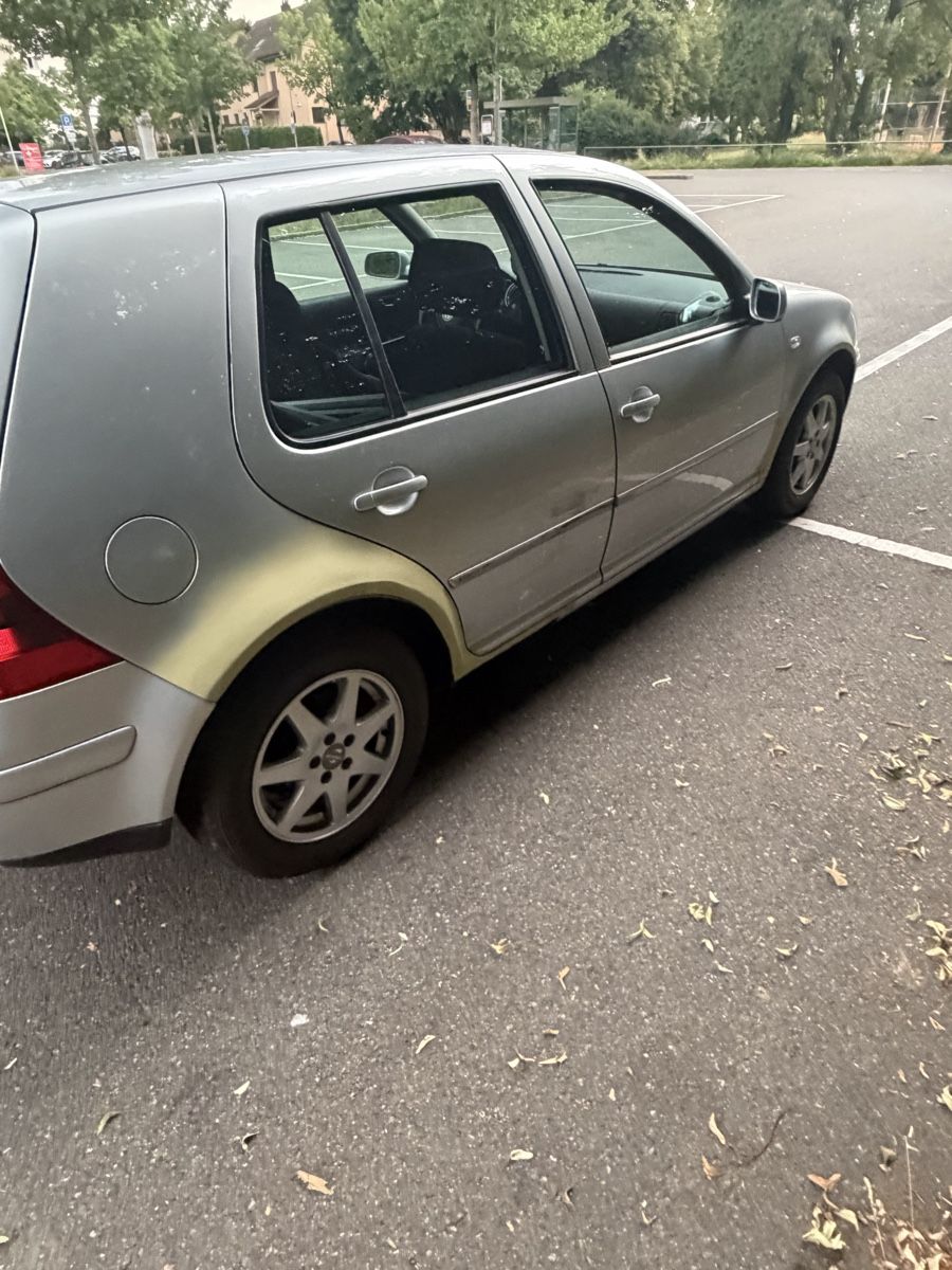 VW Automobili: Vw Golf 4 1.6 Benzin. 132500 km – Usato da Dietikon venduto da ermfam9 1