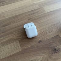 Apple AirPods