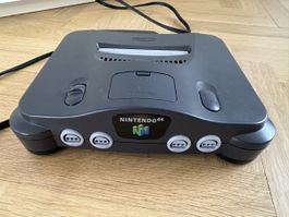 Nintendo 64 Konsole mit 12 Spielen & 4 Controller!
