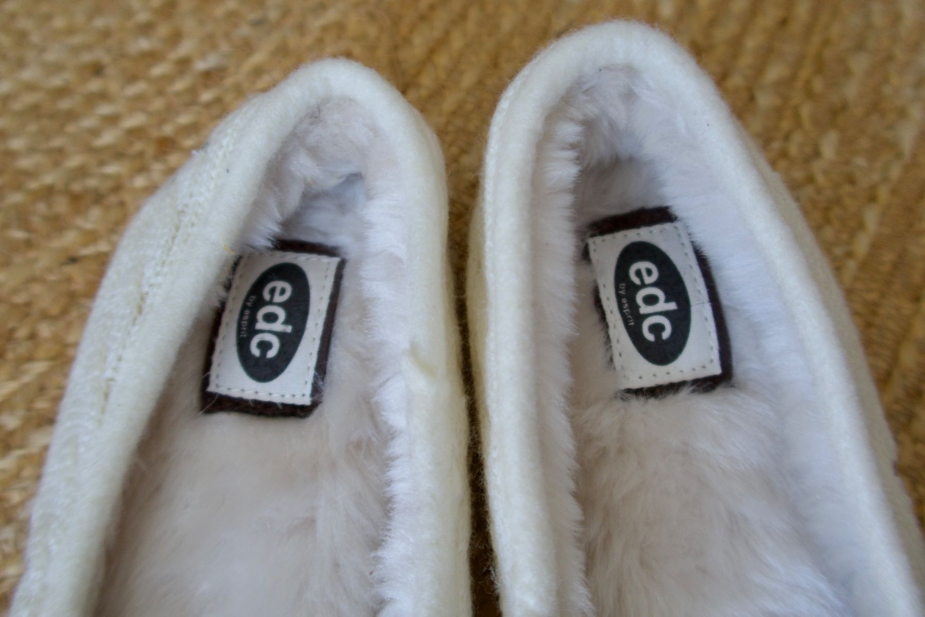Esprit Scarpe da donna: ESPRIT edc - Pantoufles chaudes, T 38 - NEU – Nuovo (secondo la descrizione) da Lausanne venduto da Etoile96 8