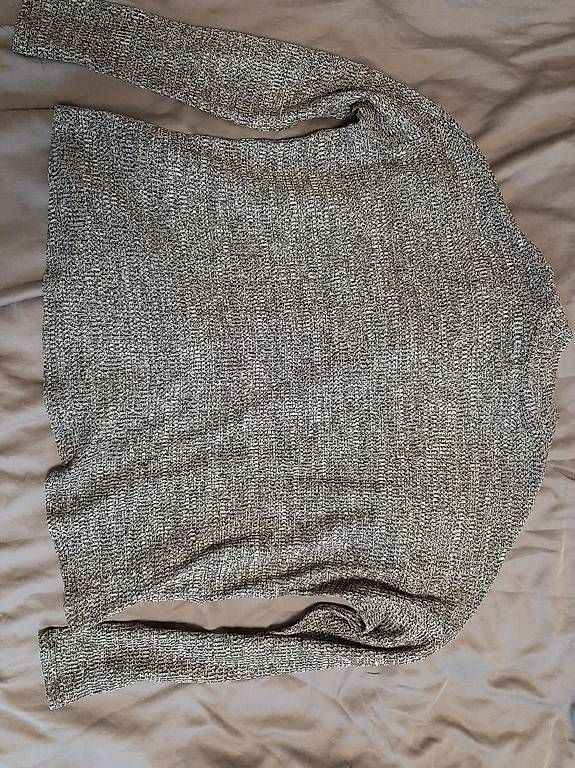 H&M Maglioni & Felpe: Divided H&M dünner Pulli mit Kragen Grau Gr. XS – Usato da Marthalen venduto da Jenny.Z 1