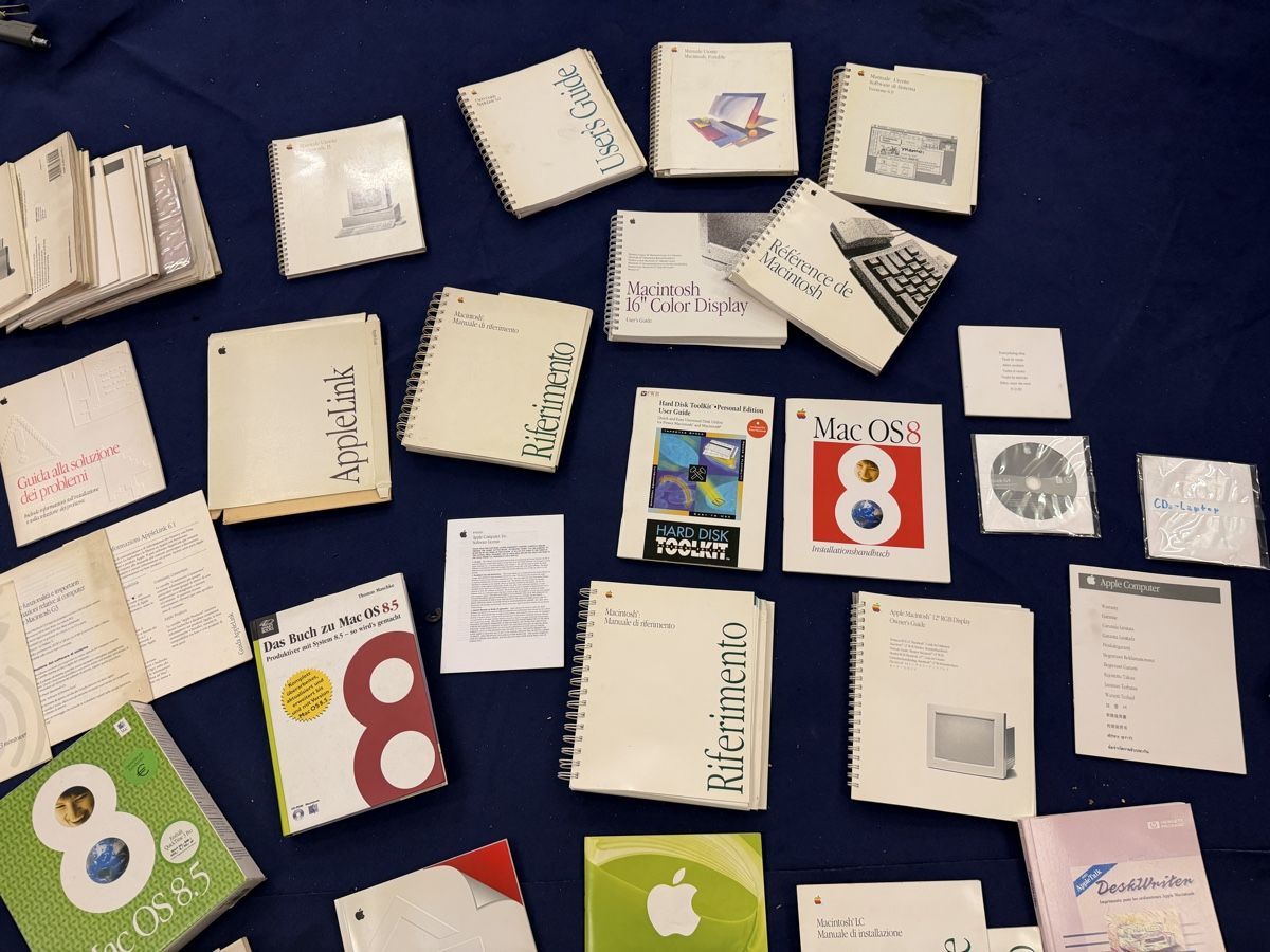 Libri: Apple Vintage Floppy and Manual - Stickers – Usato da Giubiasco venduto da IWGL002 7