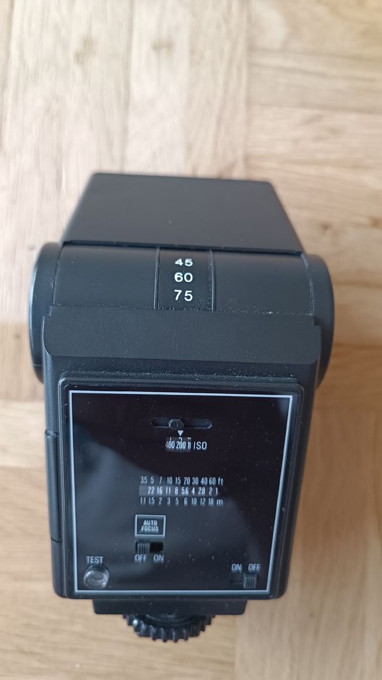 Yashica Fotocamera: Yashica 200-AF mit Tasche und Blitz – Usato da Baden venduto da zuppel 5