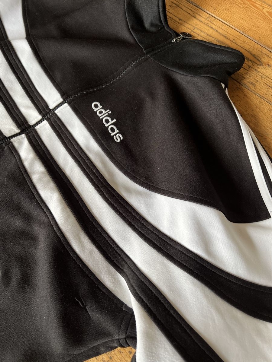 Adidas Kleiderpakete: Adidas Trainer Kombi – Gebraucht aus Bern von Findus101