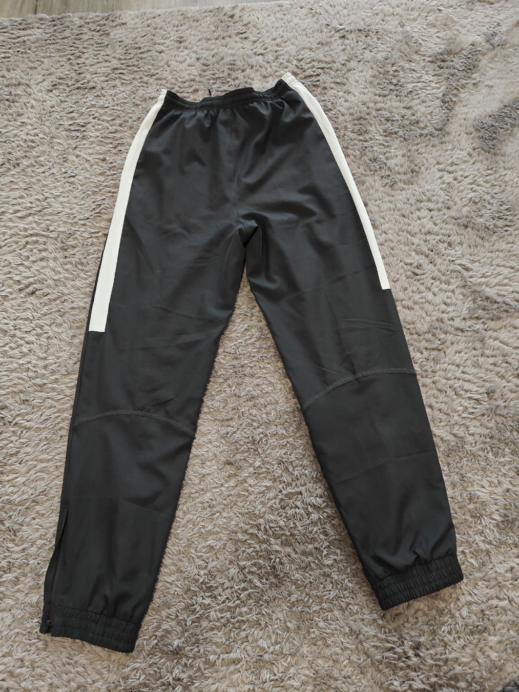 Nike Hosen: Nike Trainerhose – Gebraucht aus Pieterlen von Saemelili 4