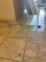 Glas-Couchtisch, zeitlos schick, perfekt für den Sommer