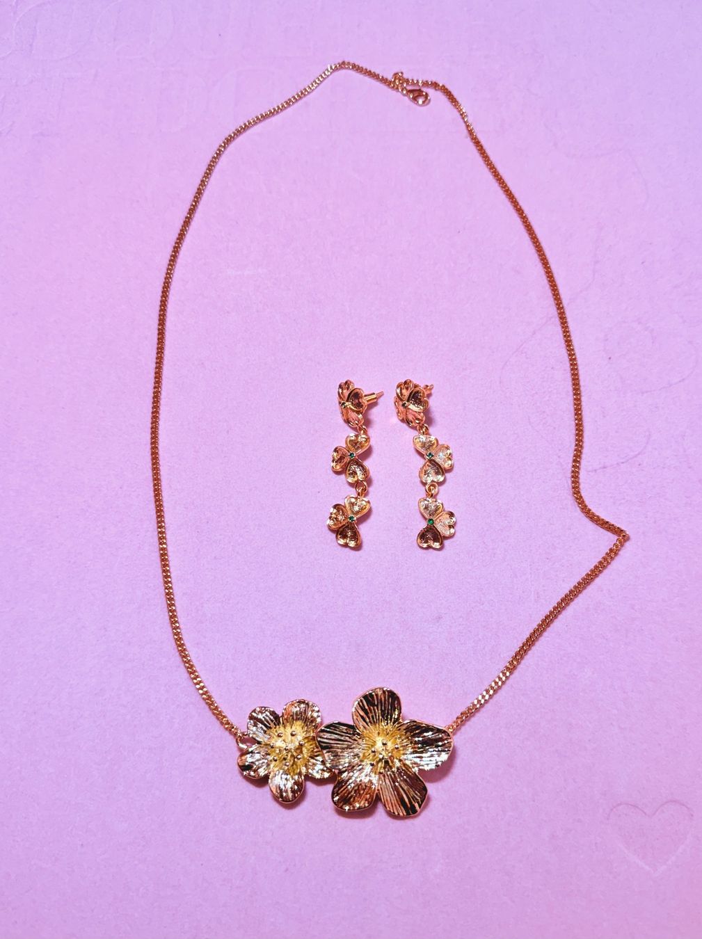 Altri gioielli: Ensemble collier et boucles d’oreilles fleurs – Nuovo e nell'imballaggio originale da St-Maurice venduto da Sandrinette123 3