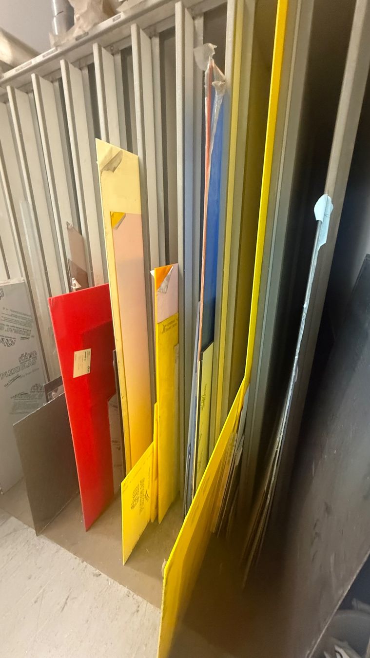 Piatti di portata: Auflösung Werkstatt Plexiglas – Usato da Aedermannsdorf venduto da sam_9kng