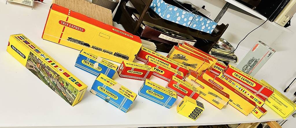 Modellini di ferrovie: Trix Express H0 - Weichen, Gleise, Trafos, Diverses – Usato da Schaffhausen venduto da OggiJoerg