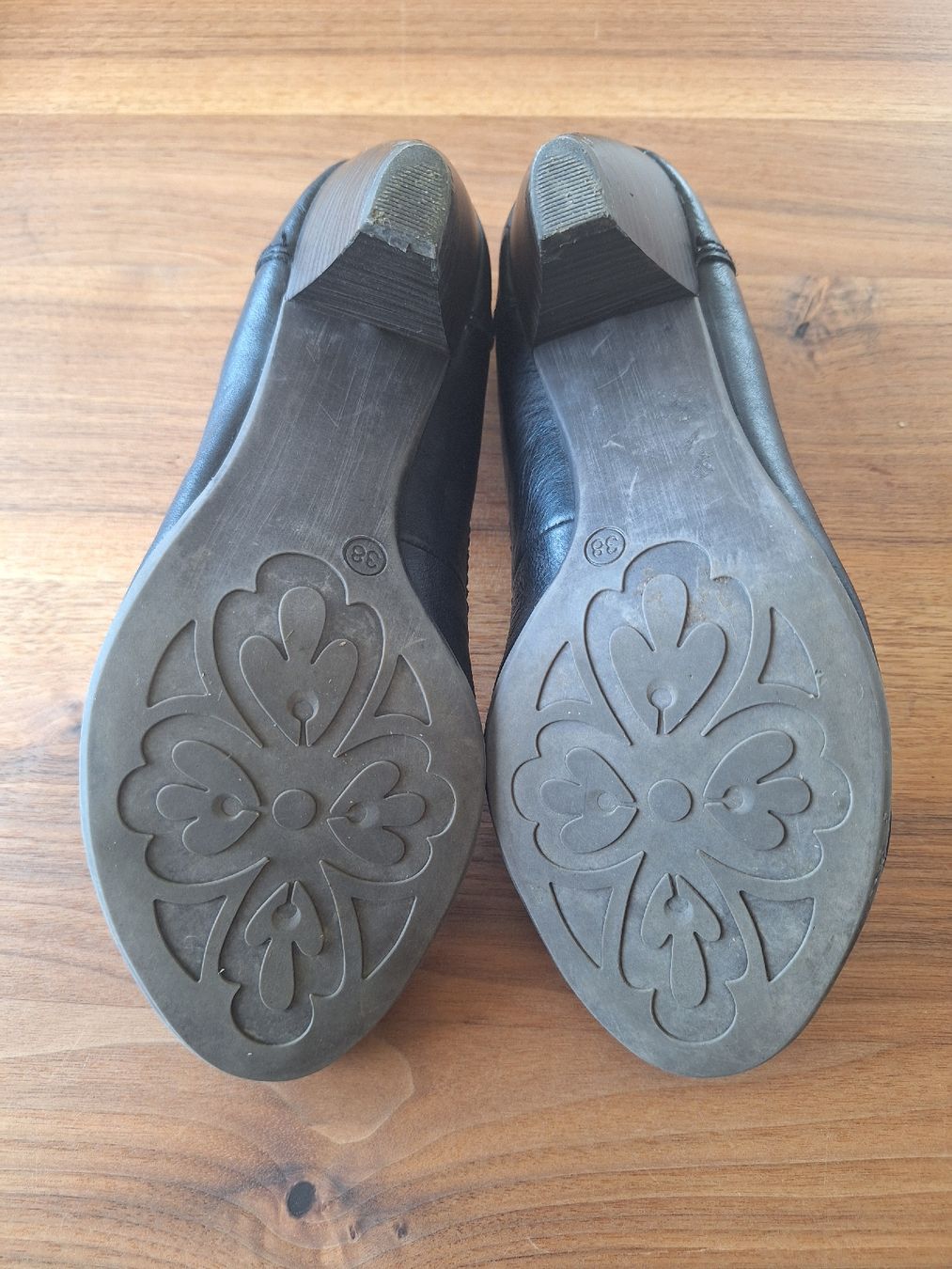 Damenschuhe: Pumps schwarz Grösse 38 mit Gebrauchsspuren – Gebraucht aus Uzwil von JollyF 5