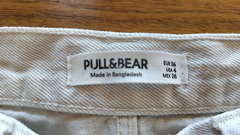 Pantaloni: Pull&Bear Hotpants Gr. 36 – Usato da Solothurn venduto da Claudiaf11 2