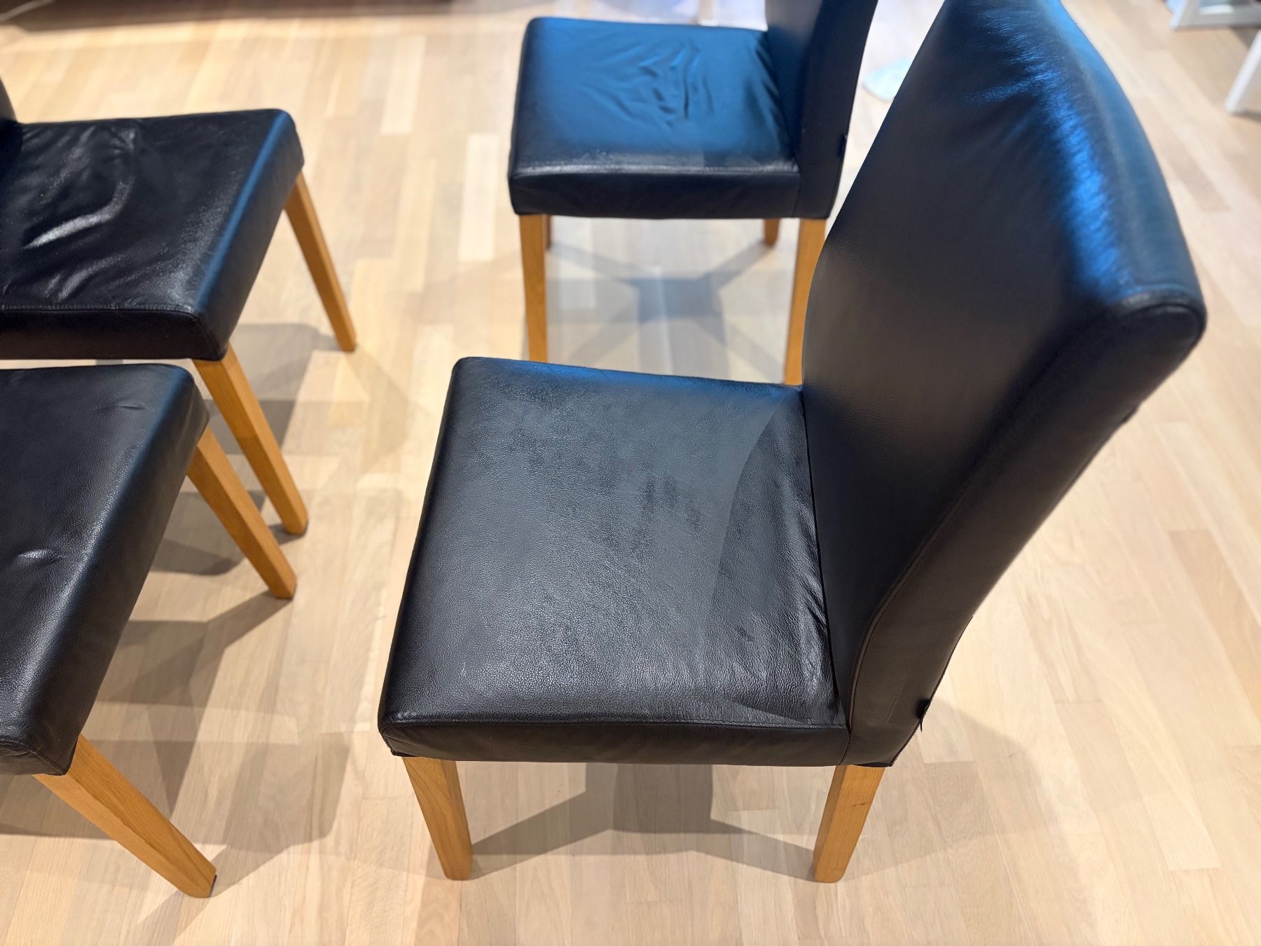 Chaises: 4 chaises en cuir véritable noir – D'occasion à Le Grand-Saconnex par yna_t968 3