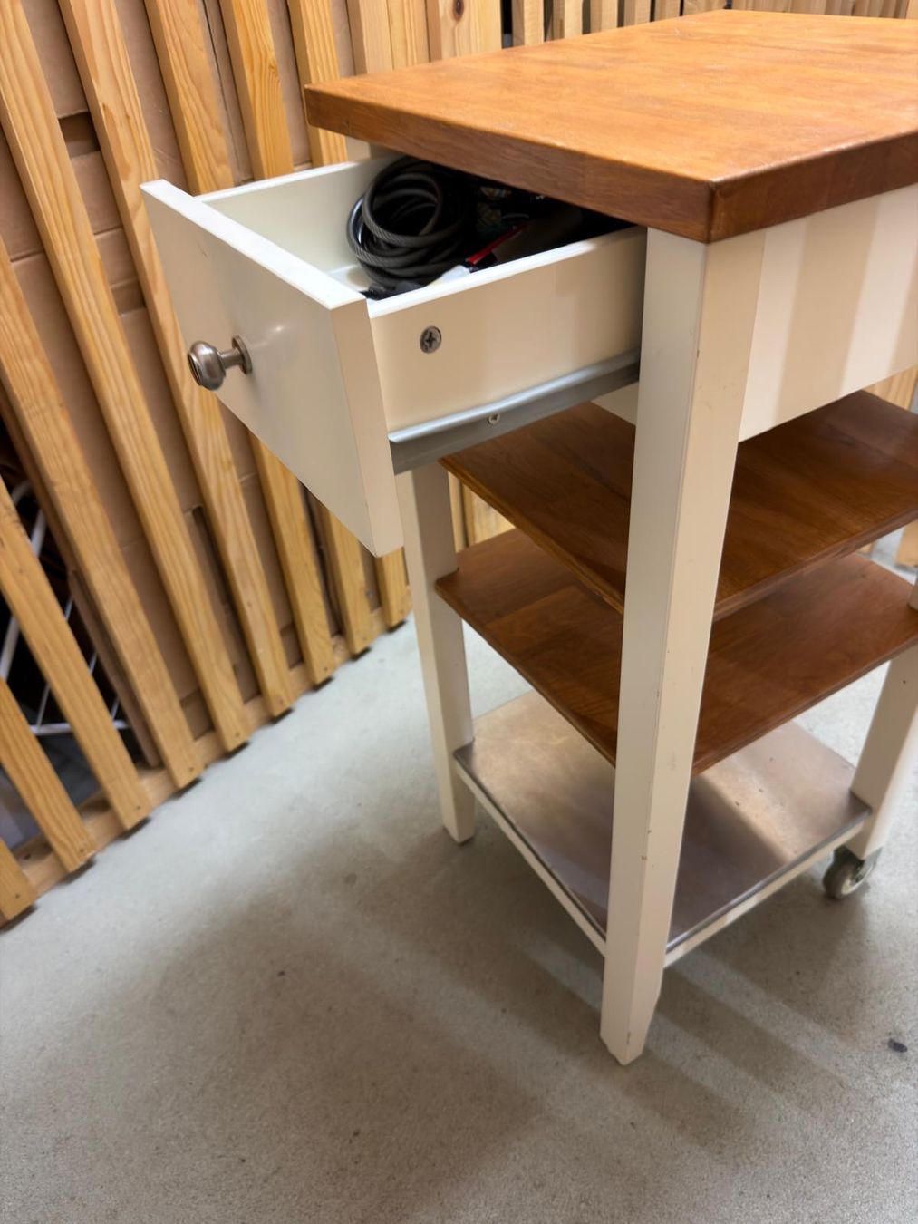 Ikea Möbel & Einrichtung: Solid Wood Kitchen Trolley / Side Table – Gebraucht aus Dietikon von Jacob-Alexandre 4