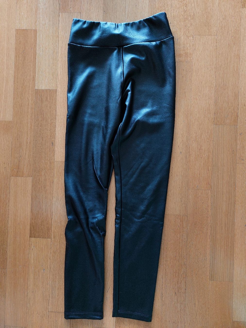 Calzedonia Leggings: Leggings Lederoptik Gr. S  – Usato da Horgen venduto da prinza 1