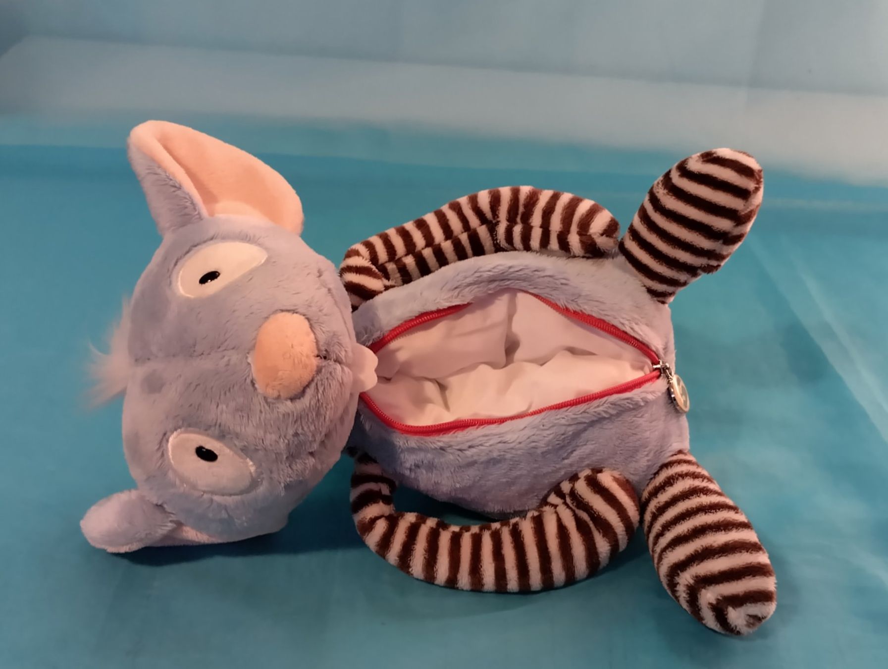 Nici Giocattoli: NICI Maus mit Geheimfach, L: 25cm – Usato da Bellach venduto da JingleCherry 4