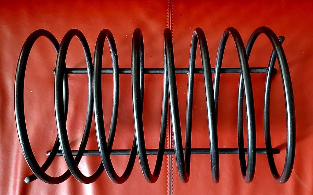 Sonstiges für Haushalt & Wohnen: Industriedesign Zeitungshalter aus Metall. – Gebraucht aus Gümligen von VIN-TAGE-ZONE 1