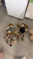 Plüschbären und Miniaturfiguren für Flohmi