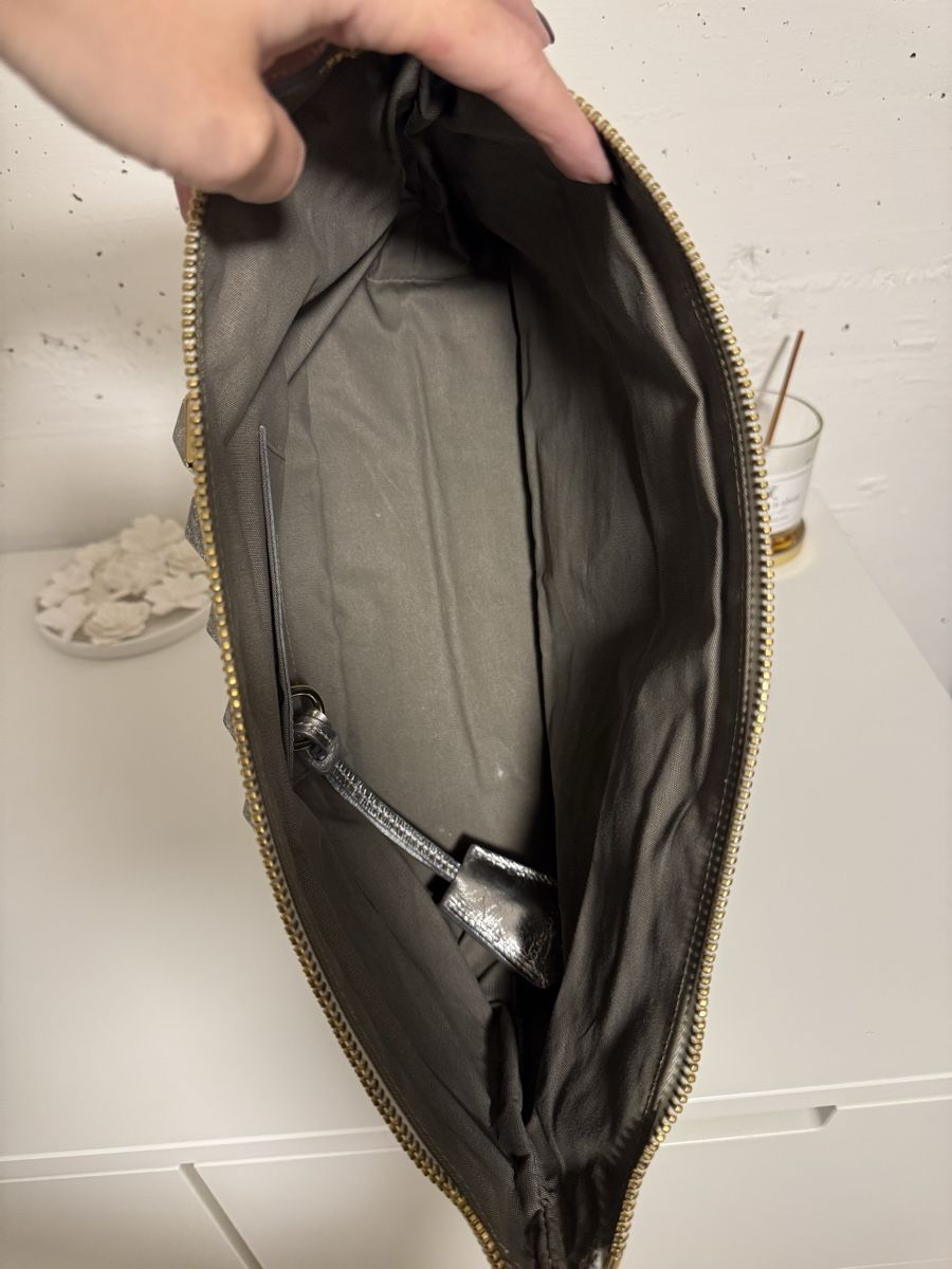 Marc Jacobs Borse da donna: Marc Jacobs Silver Leather Clutch Bag - Stunning! – Nuovo (secondo la descrizione) da Sarnen venduto da vik_jw5z 3