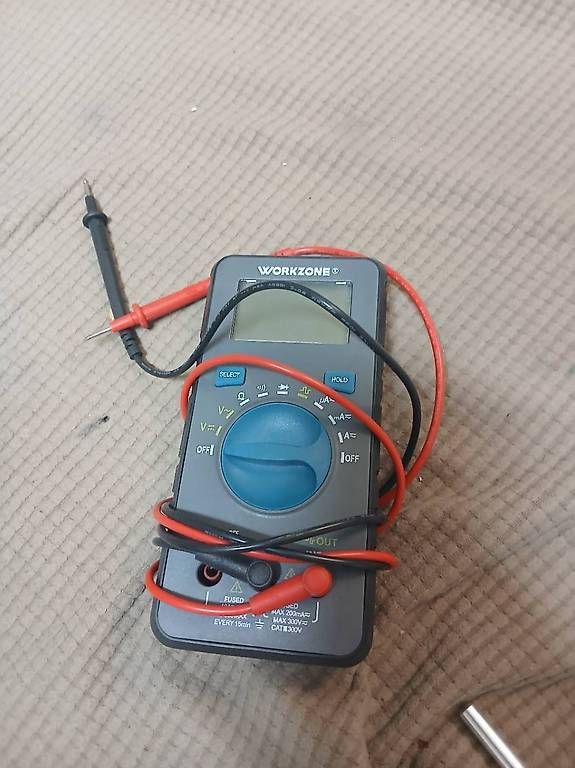 Misurare: Workzone Digital-Multimeter mit Messkabeln – Usato da Lengnau BE venduto da SimSinNemo87