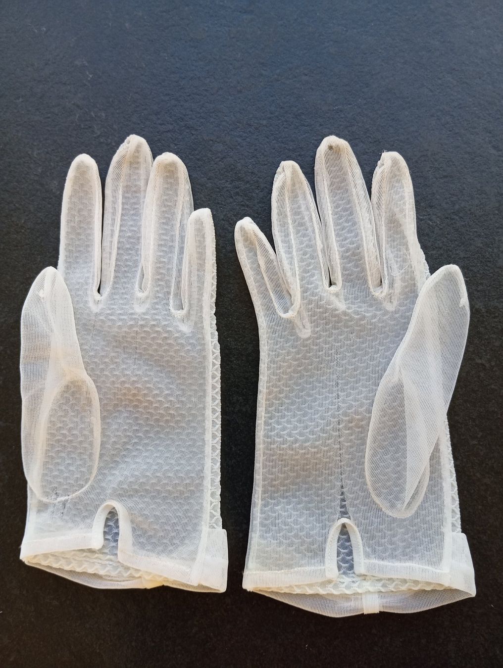 Guanti & manicotti: 4 Paar Damenhandschuhe Vintage – Usato da Oberägeri venduto da baerghuus 4