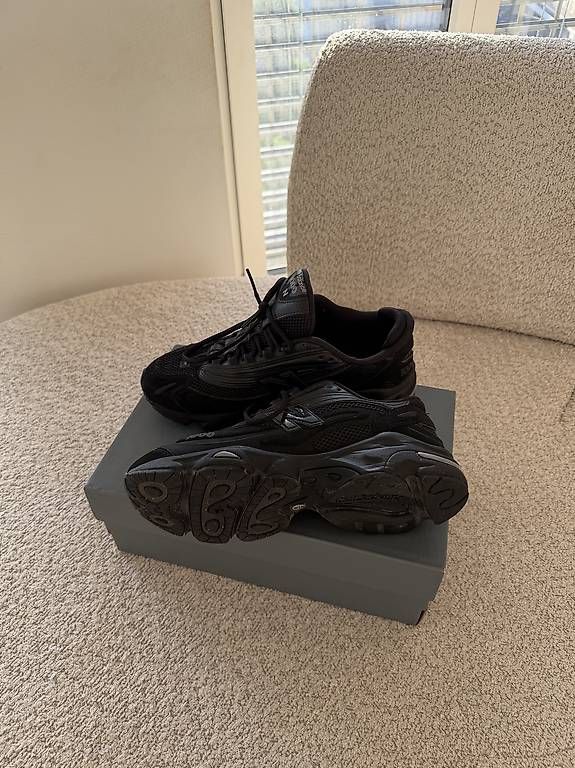 New Balance Scarpe da uomo: New Balance Sneaker 1000 – Usato da Dietikon venduto da Prelovedpearls 3