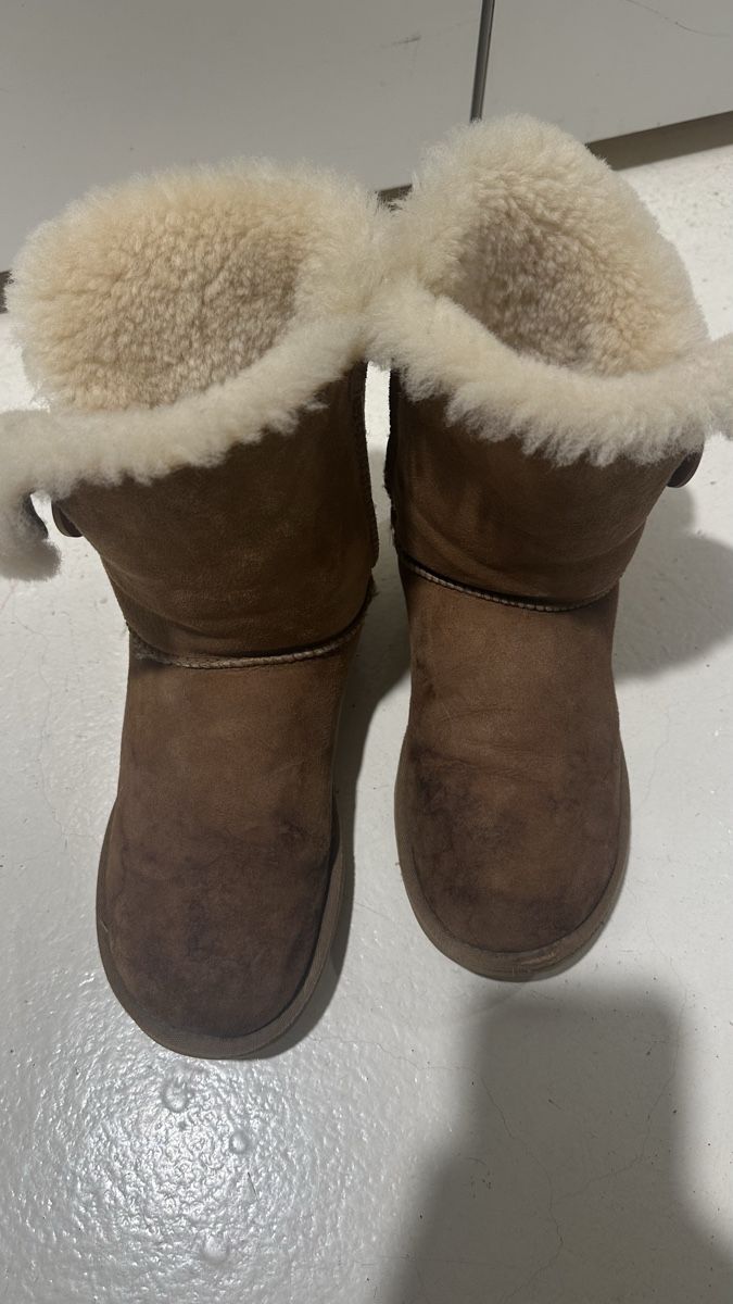 Ugg Chaussures femmes: UGG Boots short brown size 6 used condition – D'occasion à Greifensee par ameliesch