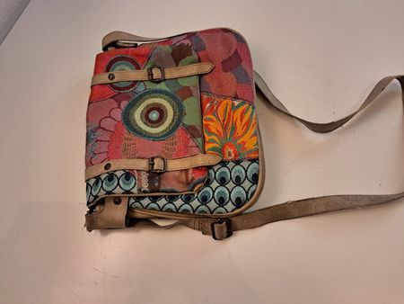 Desigual Handtasche mit farbigem Muster