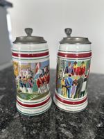 Zwei Bierkrüge mit Zinndeckel, detailreiche Bemalung