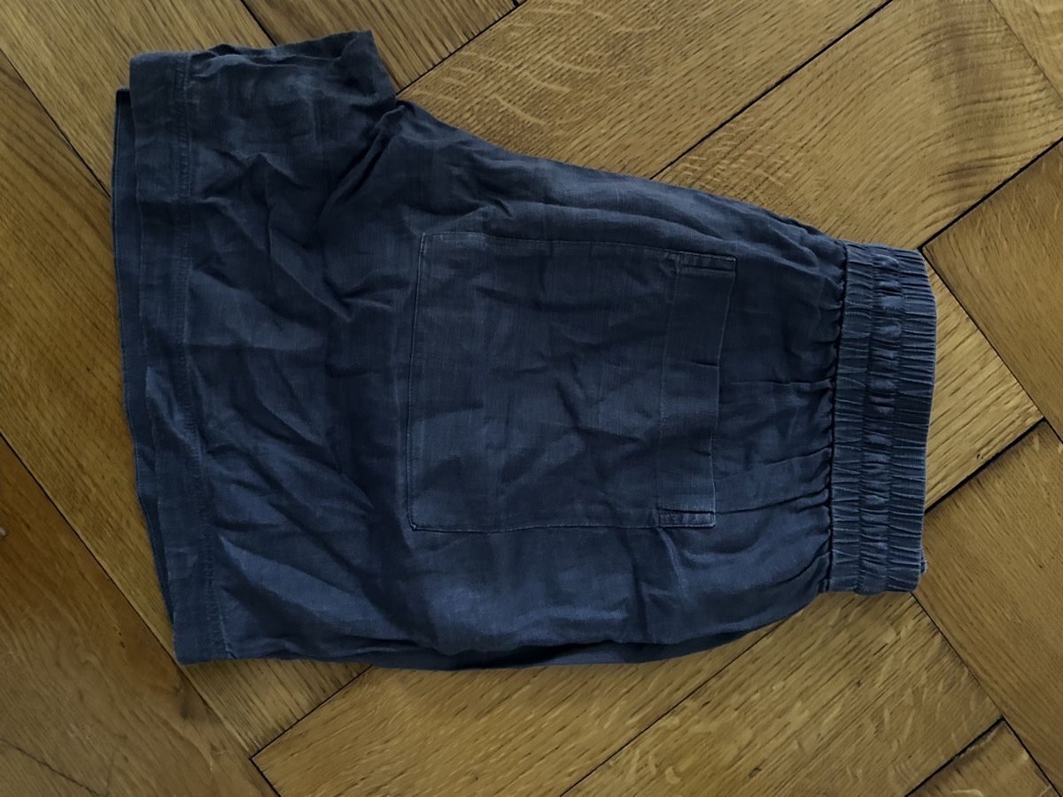Cos Pantaloni: cos hanpf shorts – Usato da Zürich venduto da ema_li 1