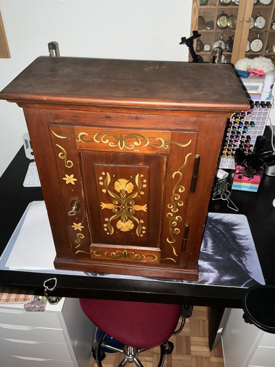 Armadi: Verkaufe ein Biedermeier schranklein   – Usato da Basel venduto da Ajscha7o1 1