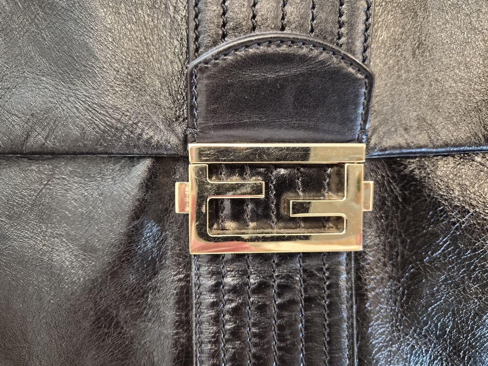 Fendi Borse da donna: Fendi Handtasche schwarz mit Kette  – Usato da Schwarzenberg LU venduto da LadySecondhand 1