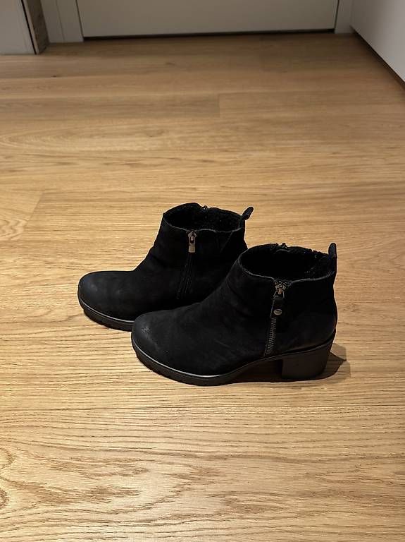 Scarpe da donna: Schwarze Leder-Stiefeletten Damen – Usato da Appenzell venduto da kim_rw28 1