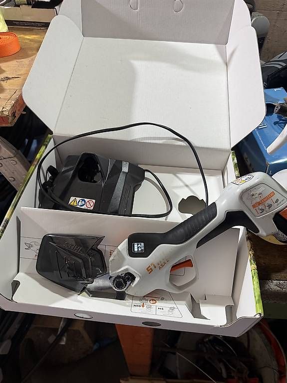 Tutti gli attrezzi: STIHL ASA 20 Akku-Astschere  – Usato da Forch venduto da Jozef95 1