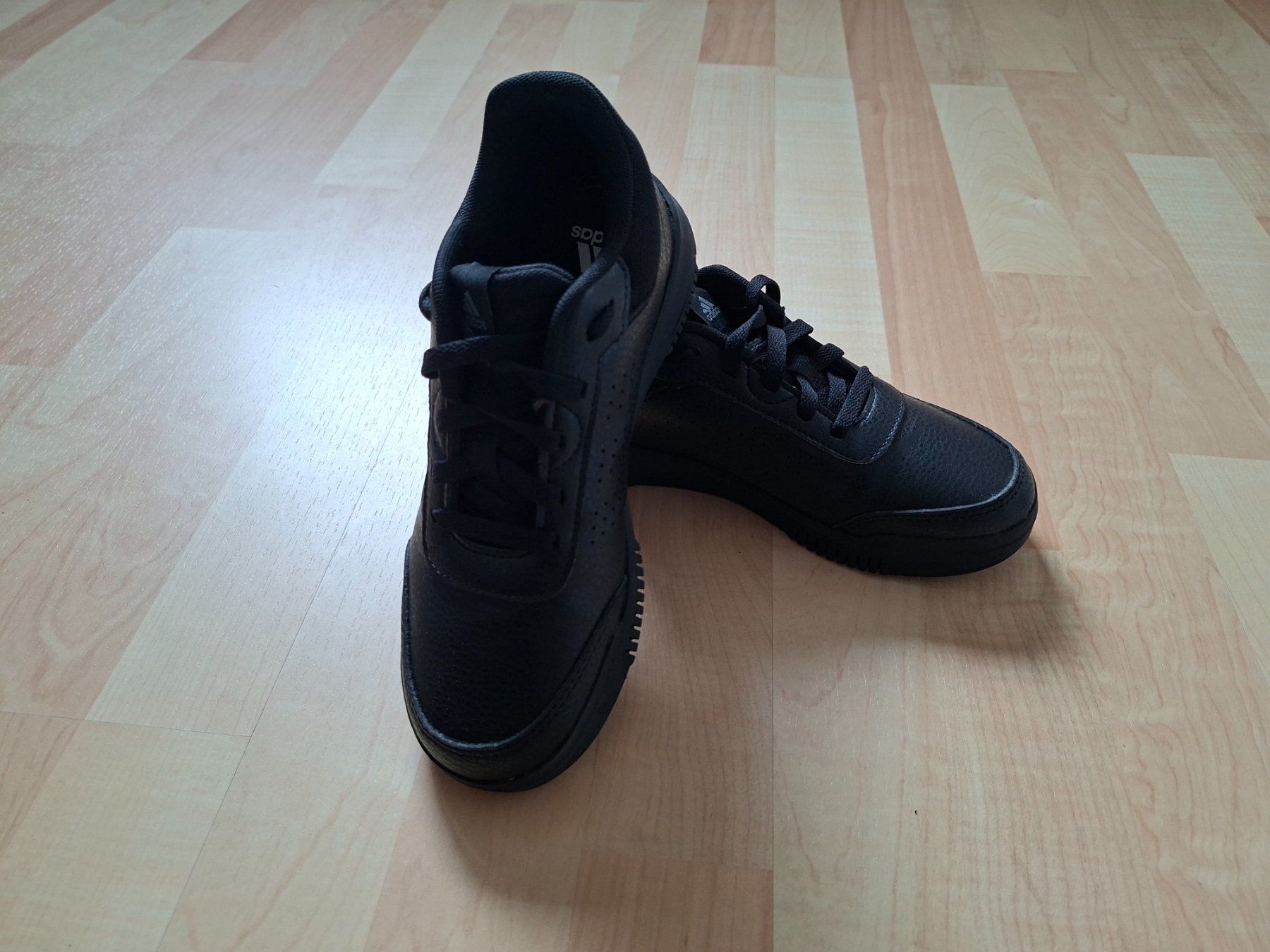 Adidas Scarpe da uomo: Sneaker Gr. 35.5 – Nuovo e nell'imballaggio originale da Niederlenz venduto da ion_gv7d 5