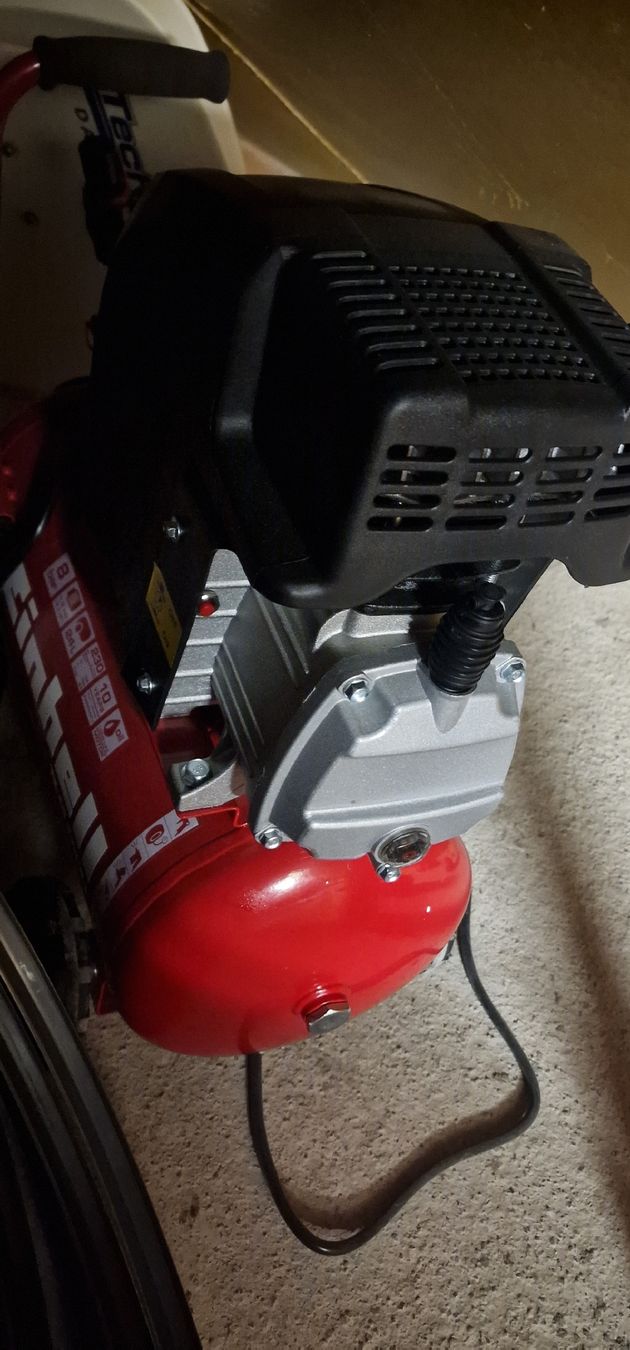 Einhell Compressori: Kompressor Einhell rot, top Zustand (3 mal gebraucht!) – Nuovo (secondo la descrizione) da Schwarzenberg LU venduto da Rodo65 1