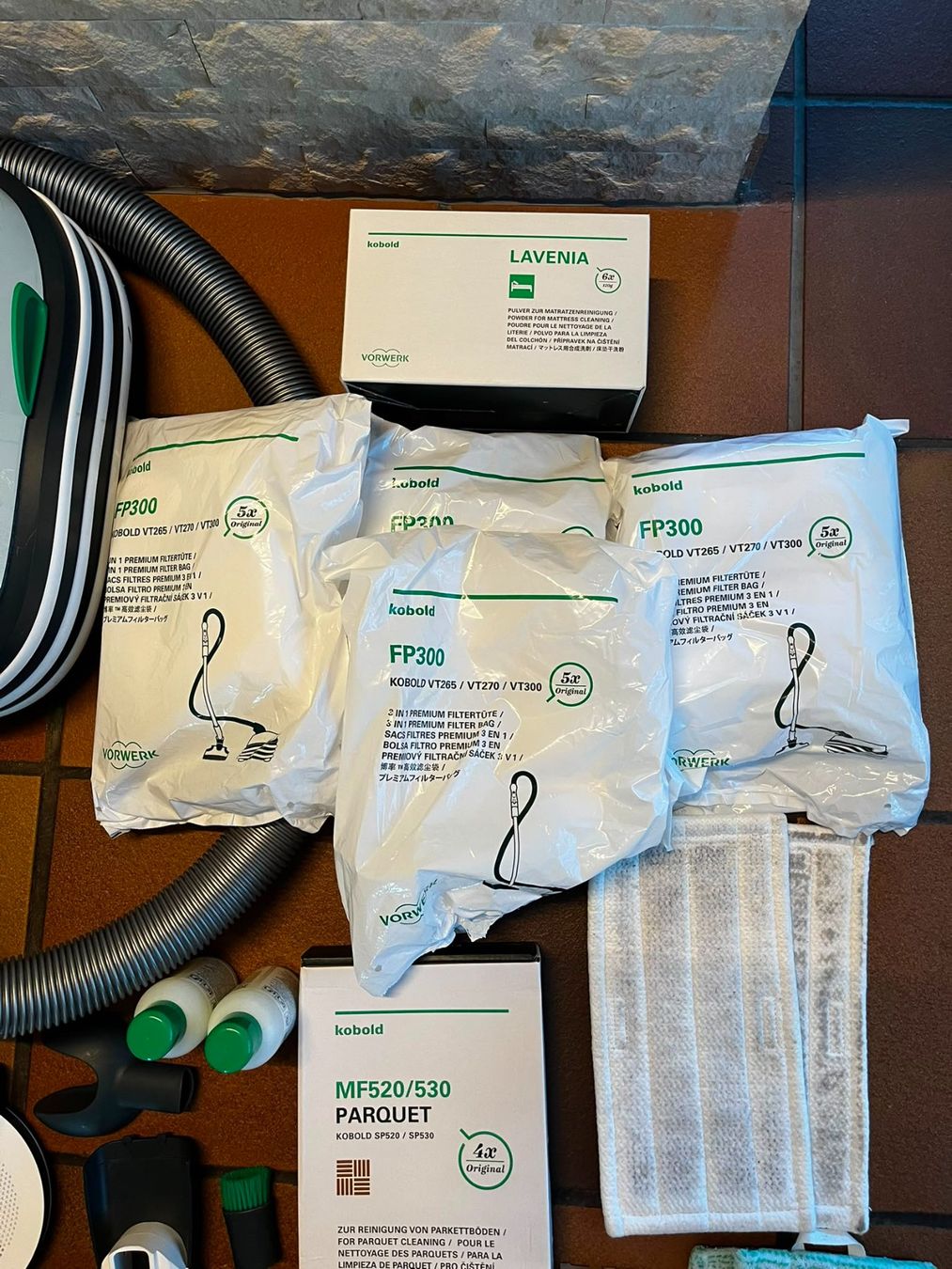 Vorwerk Staubsauger & Zubehör: Vorwerk Staubsauger Set Kobold VT300 – Gebraucht aus Jona von dardavdan 5