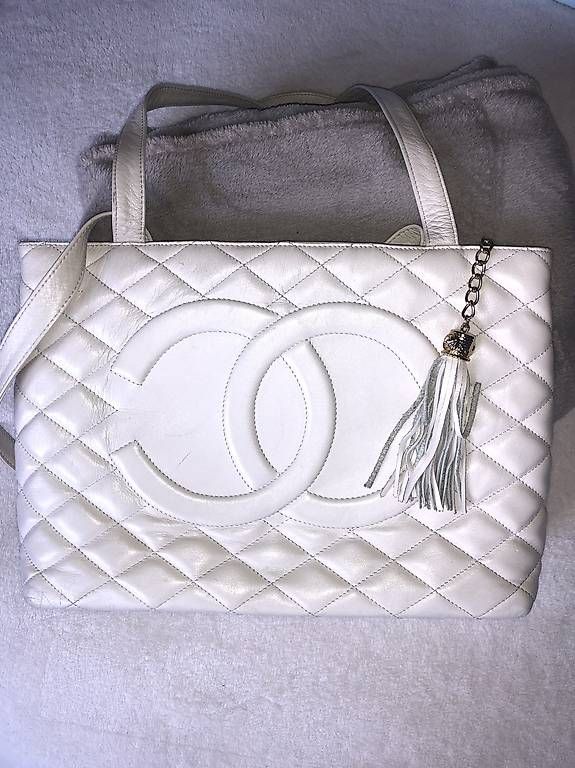 Borse da donna: Sac médaillon Chanel – Usato da La Chaux-de-Fonds venduto da reg_yw68
