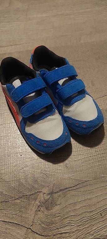 Scarpe per ragazzi: Puma Schuhe, Gr  27, kaum getragen – Usato da Tegerfelden venduto da mimi_1983