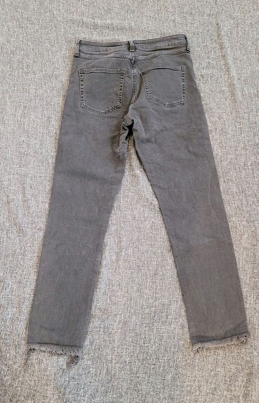 Jeans: coole Jeans in Grau mit Steinchen Gr. 29 – Usato da Füllinsdorf venduto da Sunnebliemli7 3