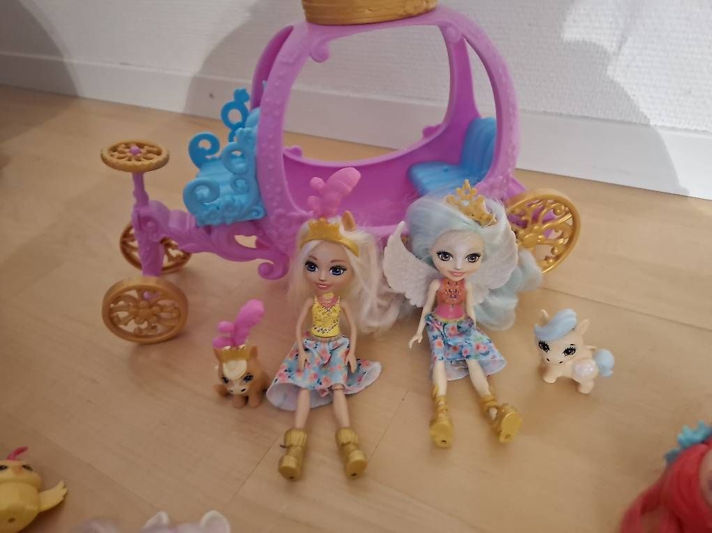 Bambole: Kutsche Enchatimals mit 5 Barbies – Usato da Utzenstorf venduto da MvHagen 4
