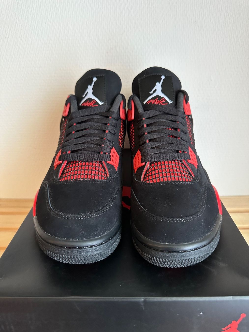 Jordan Scarpe da uomo: Jordan 4 Retro Red Thunder / EU 44,5 – Nuovo e nell'imballaggio originale da Abtwil SG venduto da PauloDybala10 4