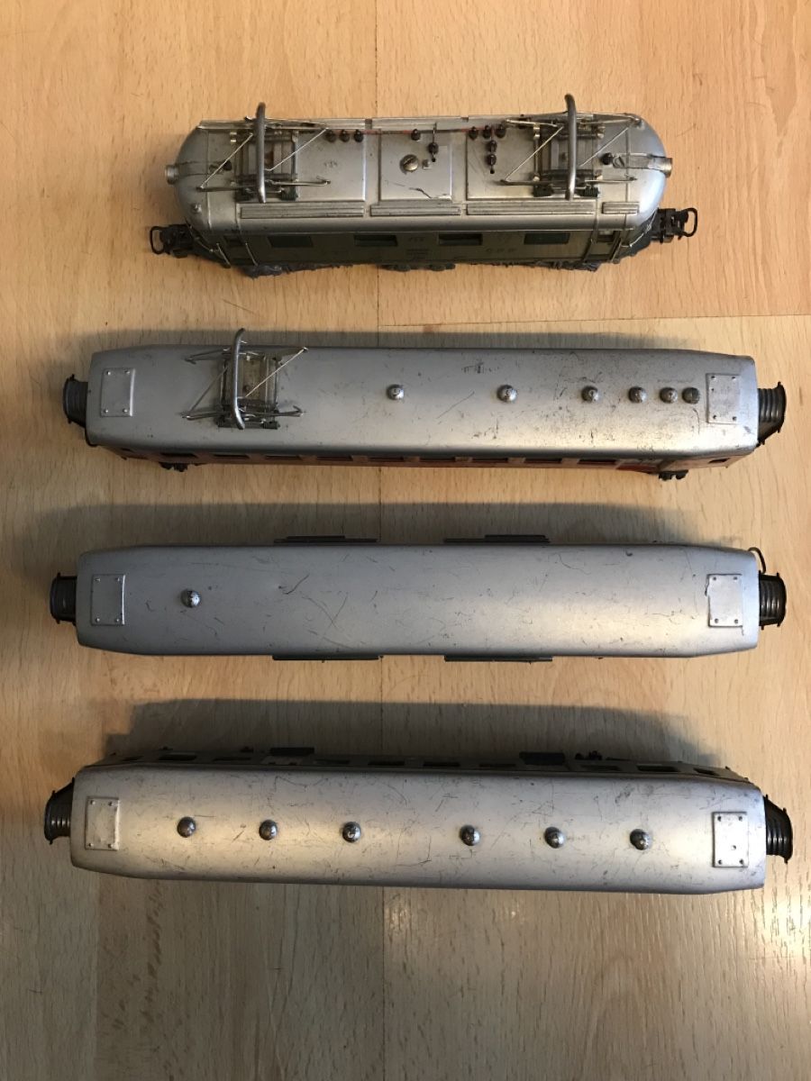 Märklin Modellini di ferrovie: Märklin RET800 mit SBB Wagen – Usato da Zürich venduto da Kiron 2